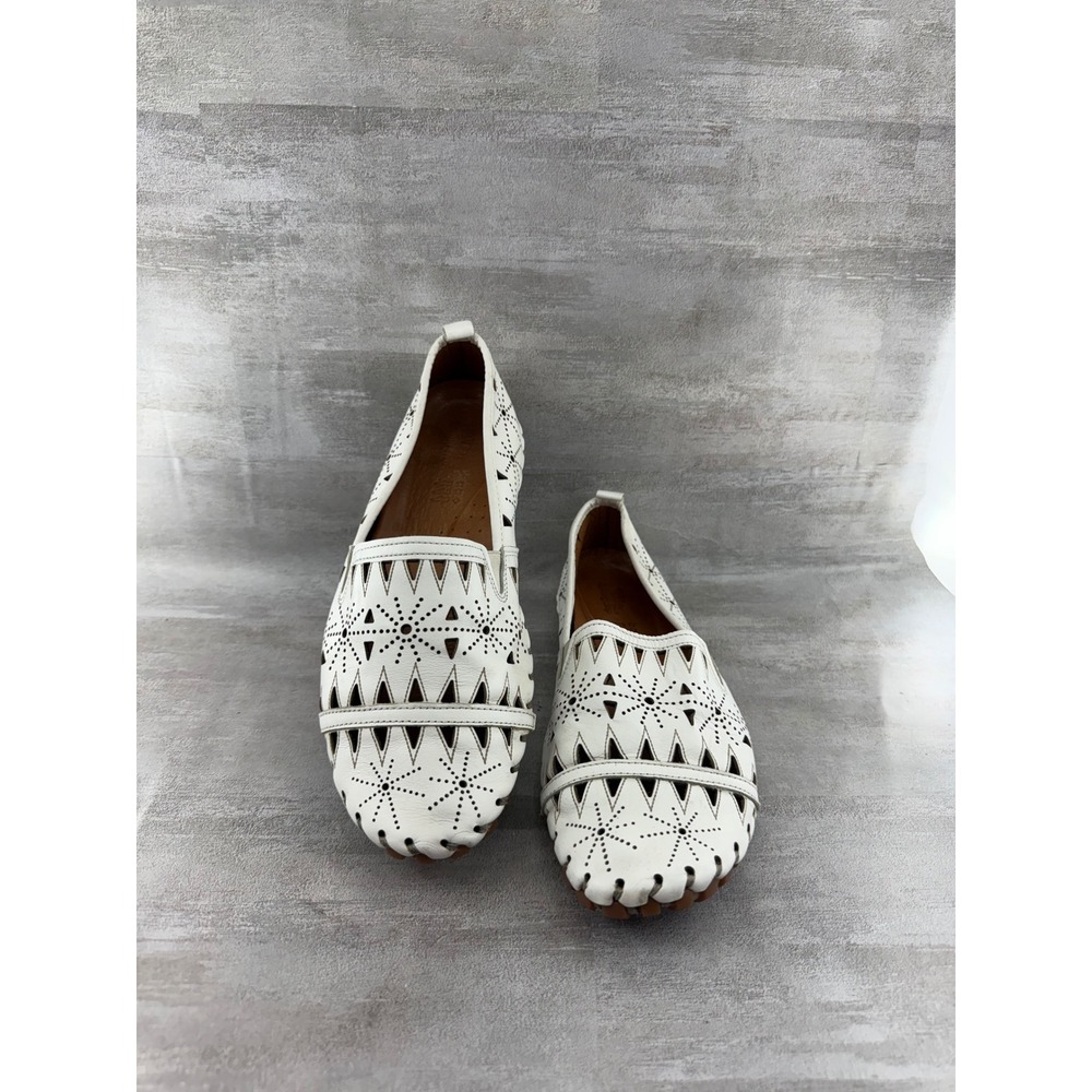 Spring Step White Leather Laser Cut Geometric Loafers Women Sz 38 Slip On Shoes